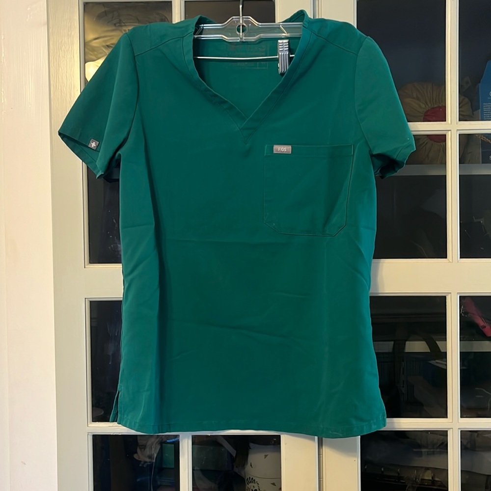 FIGS CATARINA SCRUB TOP